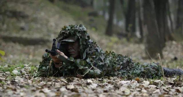 热血尖兵出装攻略（掌握装备技巧，征战无尽战场）-第2张图片-游趣乐园